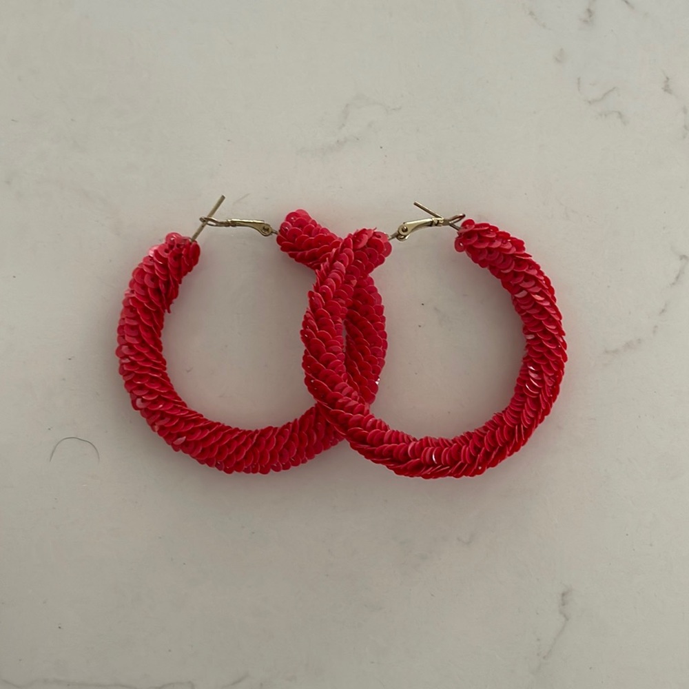 KENNETH JAY LANE COUTURE COLLECTION
Sequin Hoop Earrings